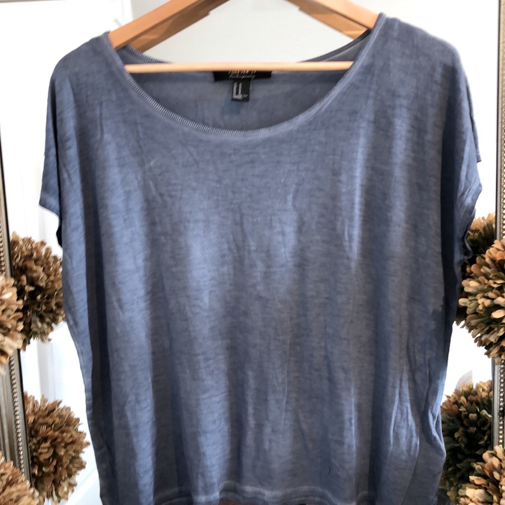 Sz M loose knit sleevless tshirt